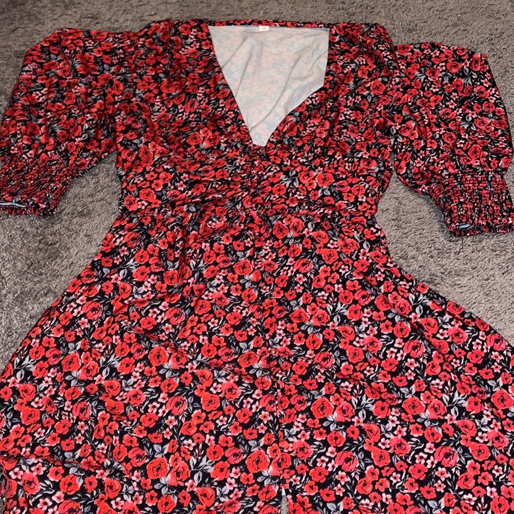 Floral print dress with puffy sleeves.